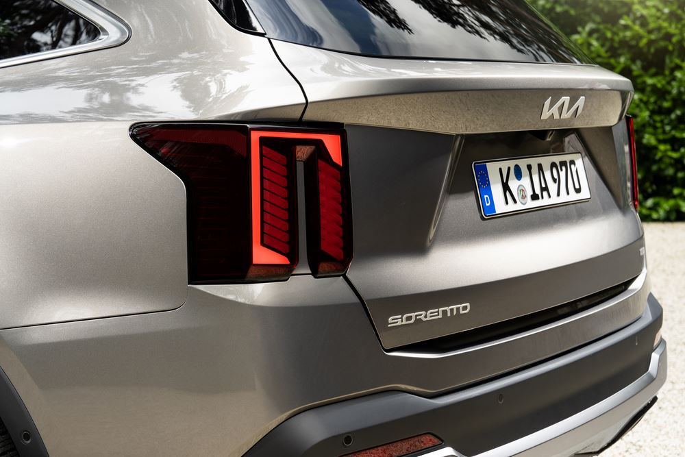 Le grand SUV Kia Sorento restylé en approche en version hybride rechargeable