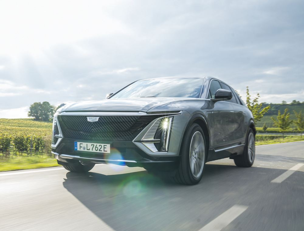 Le SUV électrique emblématique Cadillac Lyriq de 2 774 kg revendique une autonomie de 530 km
