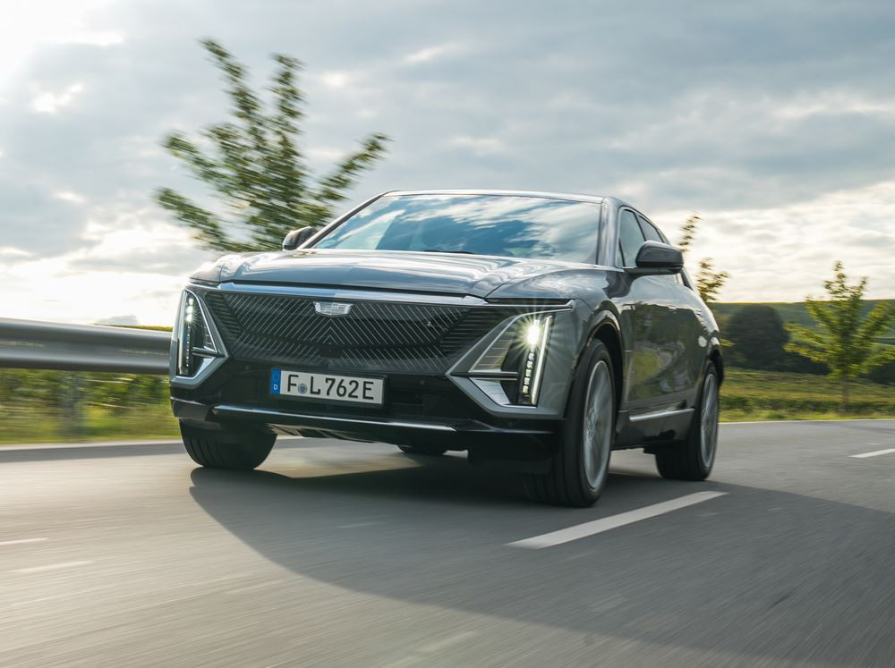 Le SUV électrique emblématique Cadillac Lyriq de 2 774 kg revendique une autonomie de 530 km