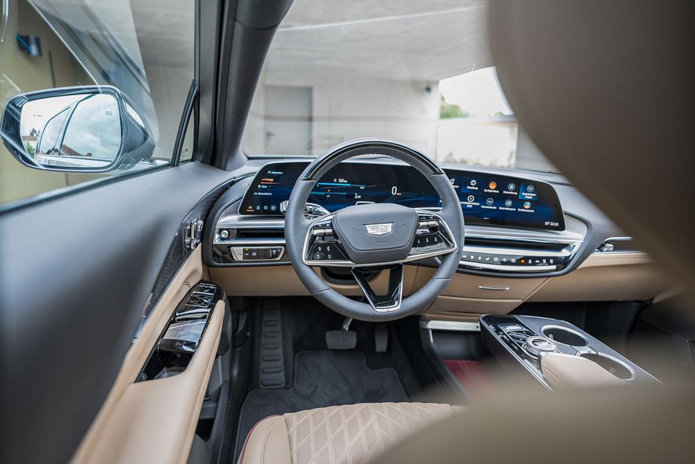 Le SUV électrique emblématique Cadillac Lyriq de 2 774 kg revendique une autonomie de 530 km