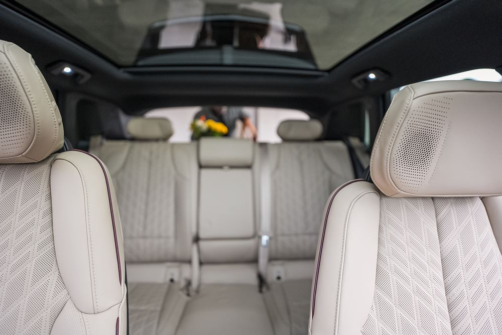 Le SUV électrique emblématique Cadillac Lyriq de 2 774 kg revendique une autonomie de 530 km