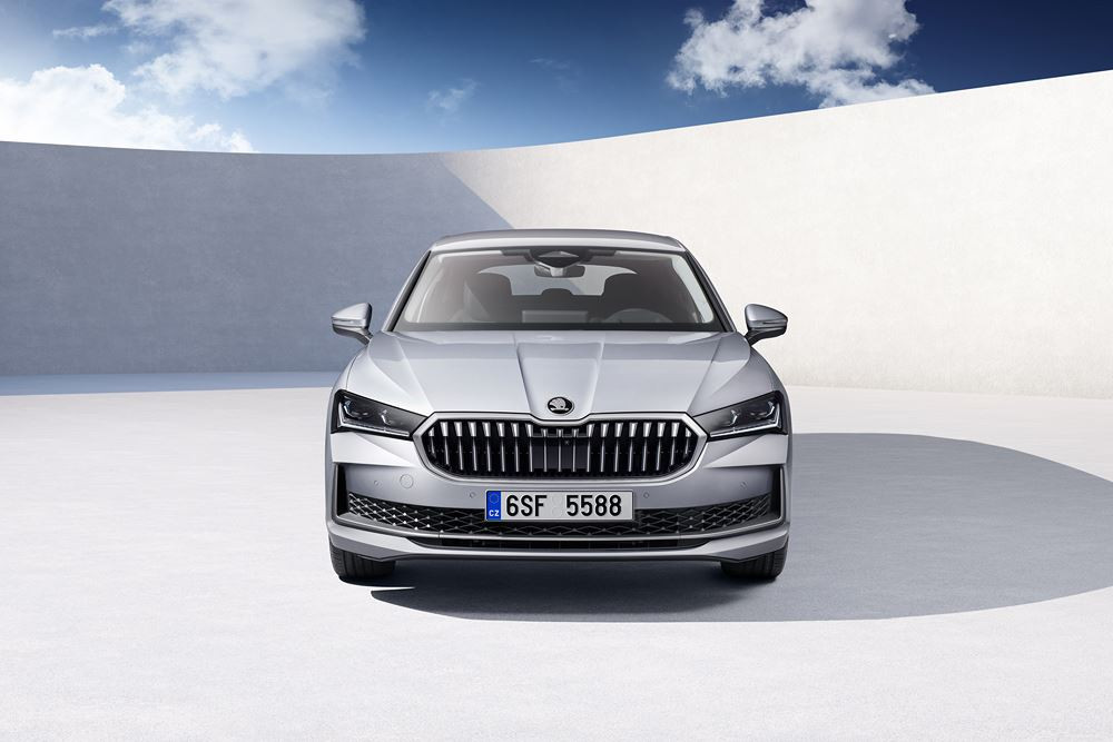 La quatrième génération de la berline à hayon Skoda Superb affiche un langage stylistique actualisé