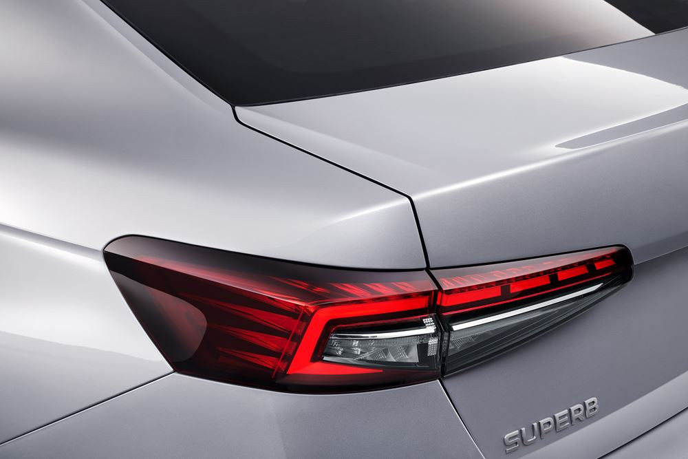 La quatrième génération de la berline à hayon Skoda Superb affiche un langage stylistique actualisé