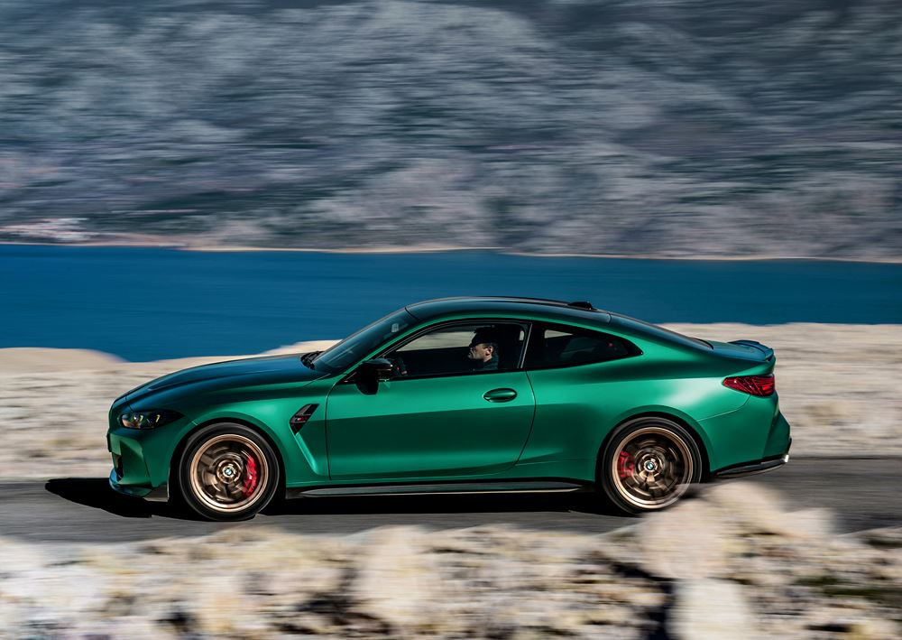 La BMW M4 CS se positionne à mi-chemin entre compétition et performances routières