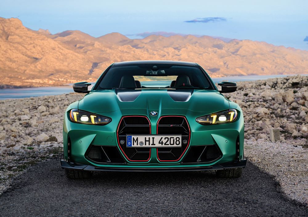 La BMW M4 CS se positionne à mi-chemin entre compétition et performances routières