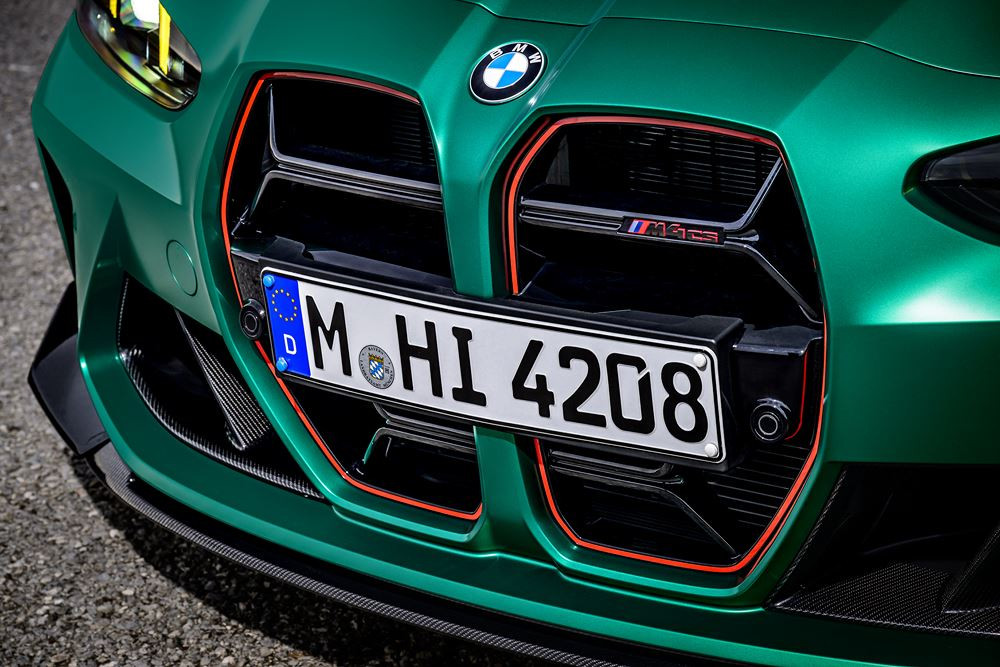 La BMW M4 CS se positionne à mi-chemin entre compétition et performances routières