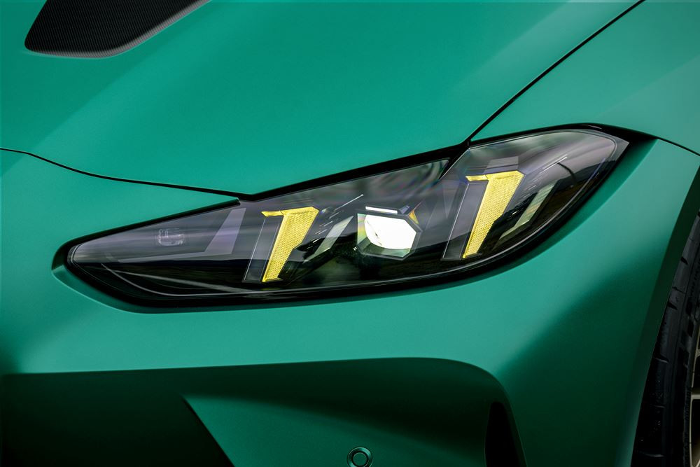 La BMW M4 CS se positionne à mi-chemin entre compétition et performances routières