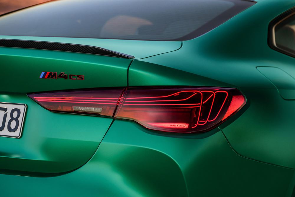 La BMW M4 CS se positionne à mi-chemin entre compétition et performances routières