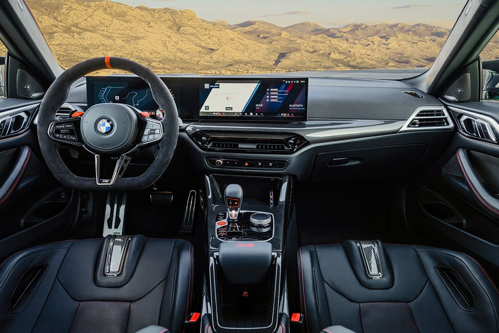 La BMW M4 CS se positionne à mi-chemin entre compétition et performances routières