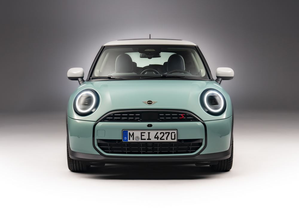 La Mini Cooper de cinquième génération affiche un design minimaliste épuré