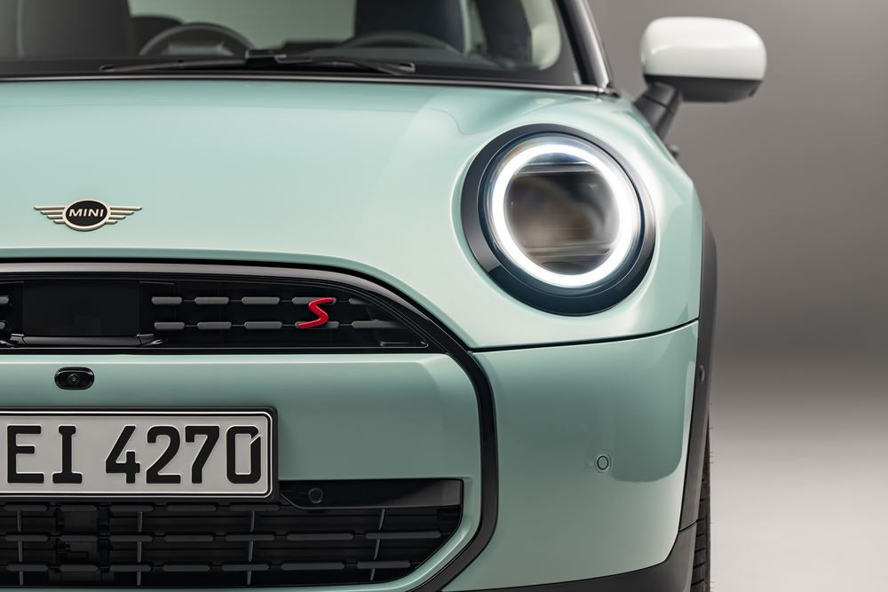 La Mini Cooper de cinquième génération affiche un design minimaliste épuré