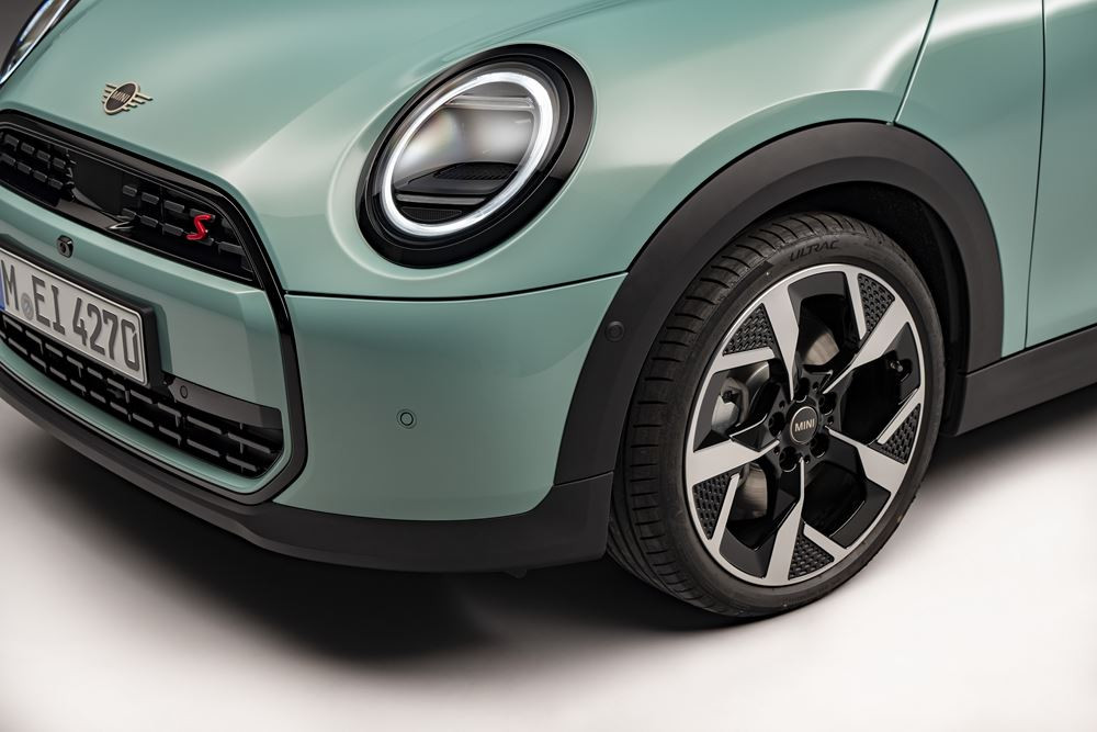La Mini Cooper de cinquième génération affiche un design minimaliste épuré