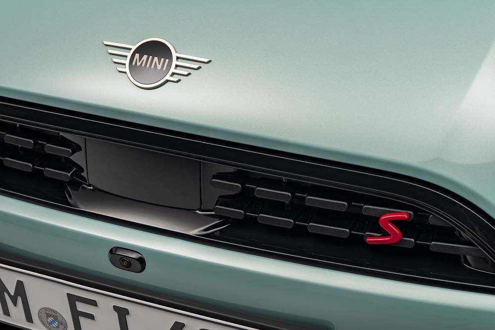 La Mini Cooper de cinquième génération affiche un design minimaliste épuré