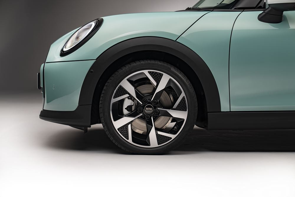 La Mini Cooper de cinquième génération affiche un design minimaliste épuré
