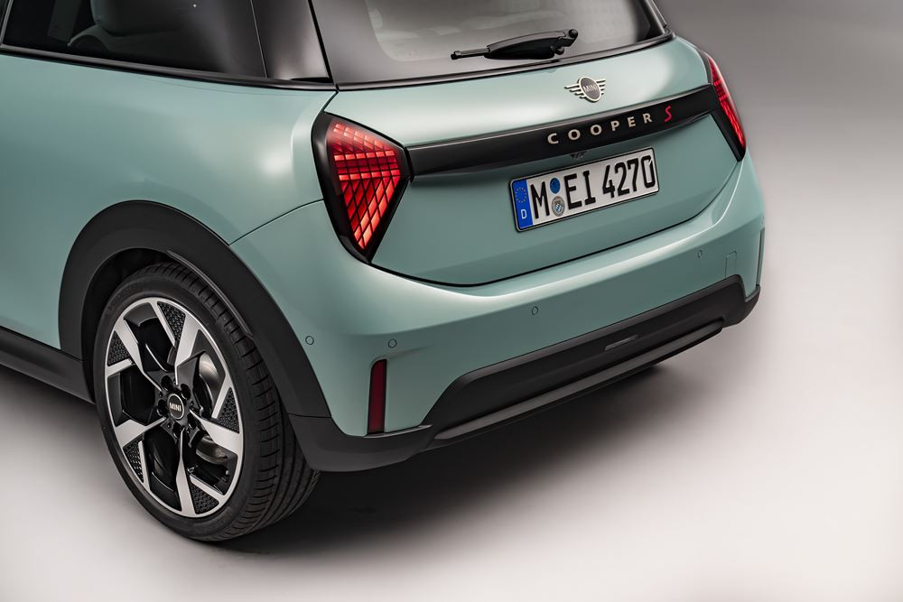 La Mini Cooper de cinquième génération affiche un design minimaliste épuré