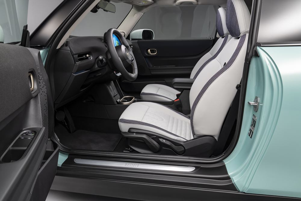 La Mini Cooper de cinquième génération affiche un design minimaliste épuré