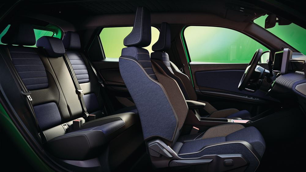 La citadine électrique Renault 5 E-Tech electric en approche