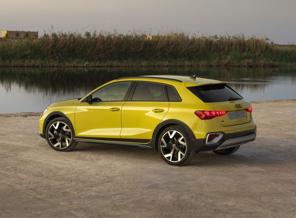Le crossover Audi A3 allstreet affiche un look tout-terrain caractéristique