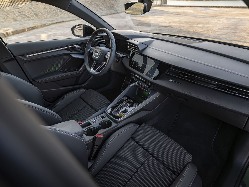 Le crossover Audi A3 allstreet affiche un look tout-terrain caractéristique
