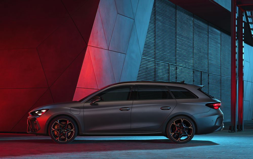 Le break sportif Cupra Leon Sportstourer affiche l'ADN de la marque avec un visage revu