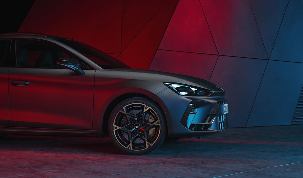 Le break sportif Cupra Leon Sportstourer affiche l'ADN de la marque avec un visage revu