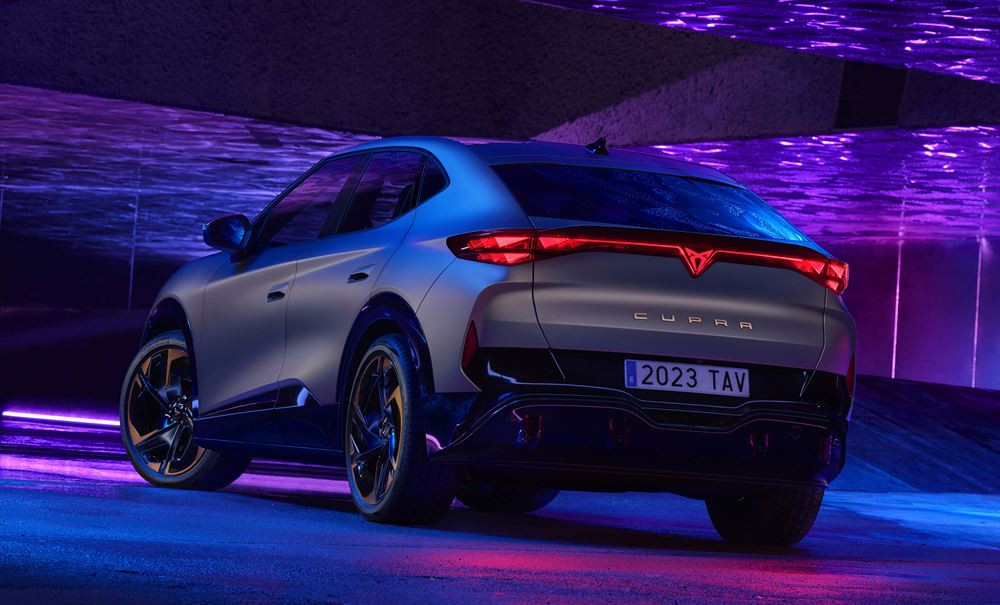 Le SUV coupé électrique Cupra Tavascan affiche des proportions athlétiques