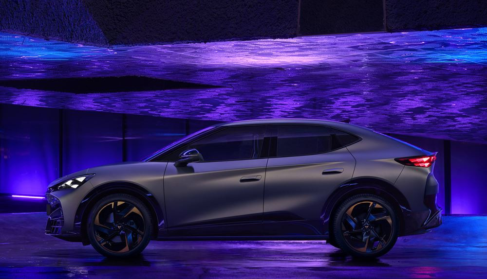 Le SUV coupé électrique Cupra Tavascan affiche des proportions athlétiques