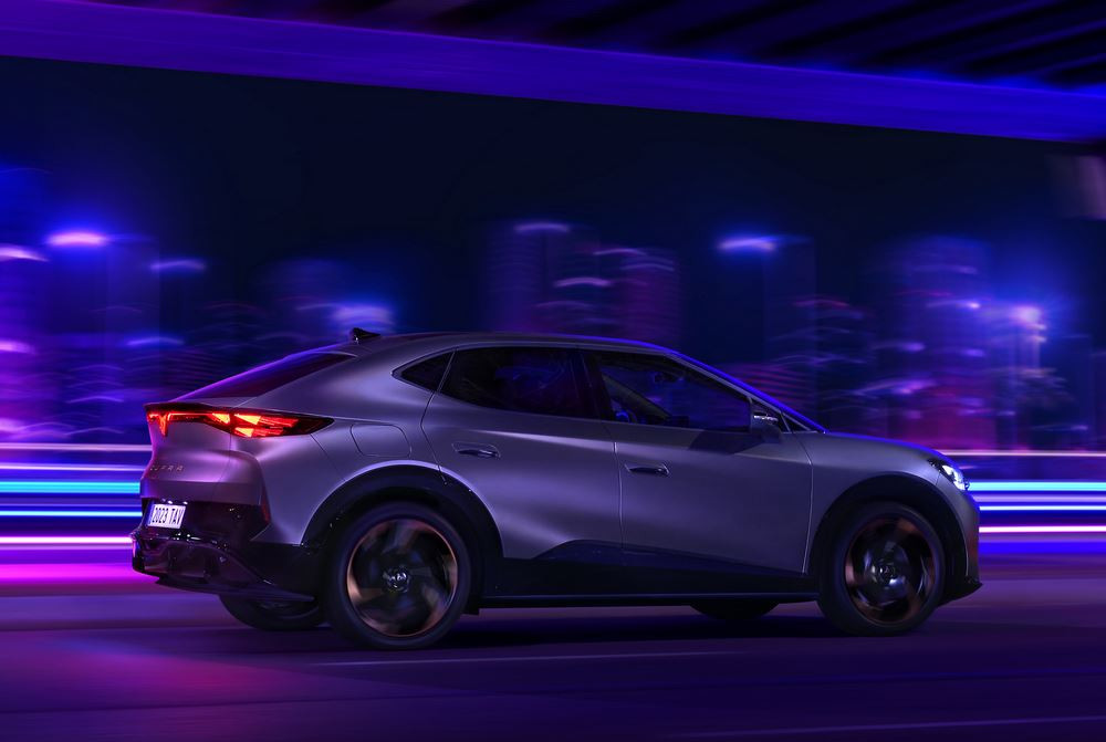Le SUV coupé électrique Cupra Tavascan affiche des proportions athlétiques