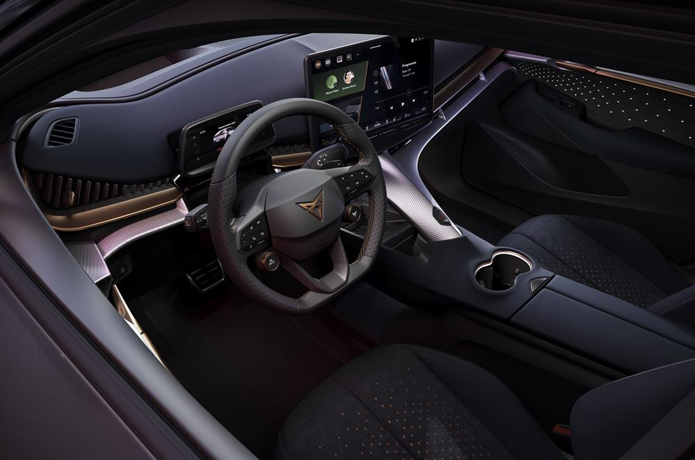 Le SUV coupé électrique Cupra Tavascan affiche des proportions athlétiques