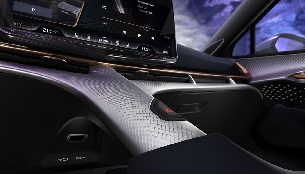 Le SUV coupé électrique Cupra Tavascan affiche des proportions athlétiques