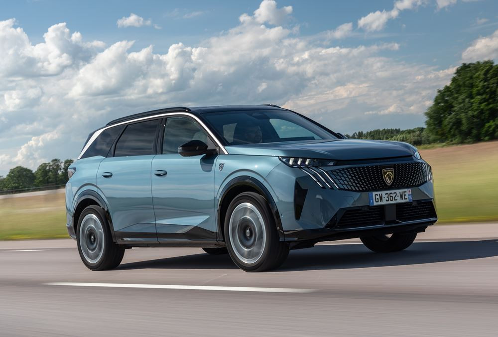 Le SUV électrique 7 places Peugeot E-5008 grande autonomie offre jusqu'à 660 km d'autonomie