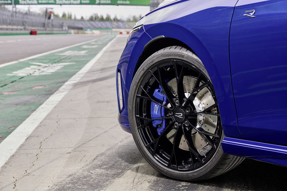 Le break hautes performances Volkswagen Golf SW R revendique une dynamique de conduite optimisée