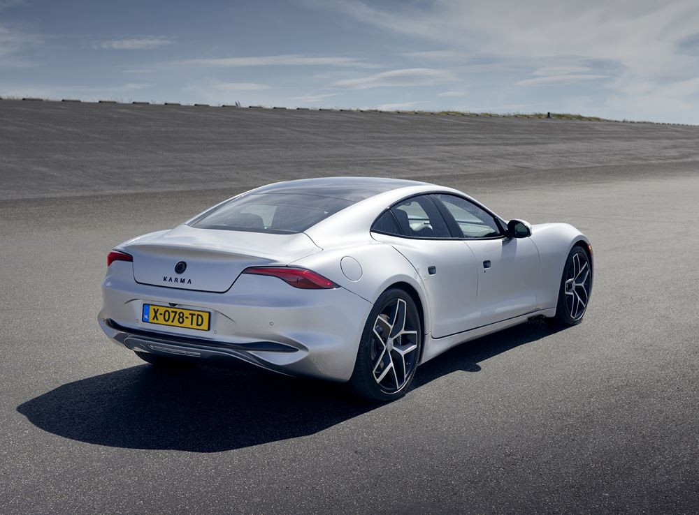 La berline sportive Karma Revero électrique à prolongateur d'autonomie fournit 536 ch et 746 Nm de couple