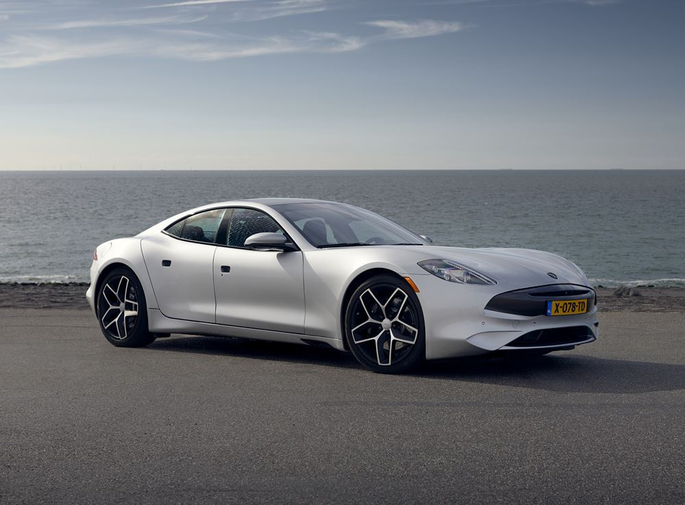 La berline sportive Karma Revero électrique à prolongateur d'autonomie fournit 536 ch et 746 Nm de couple