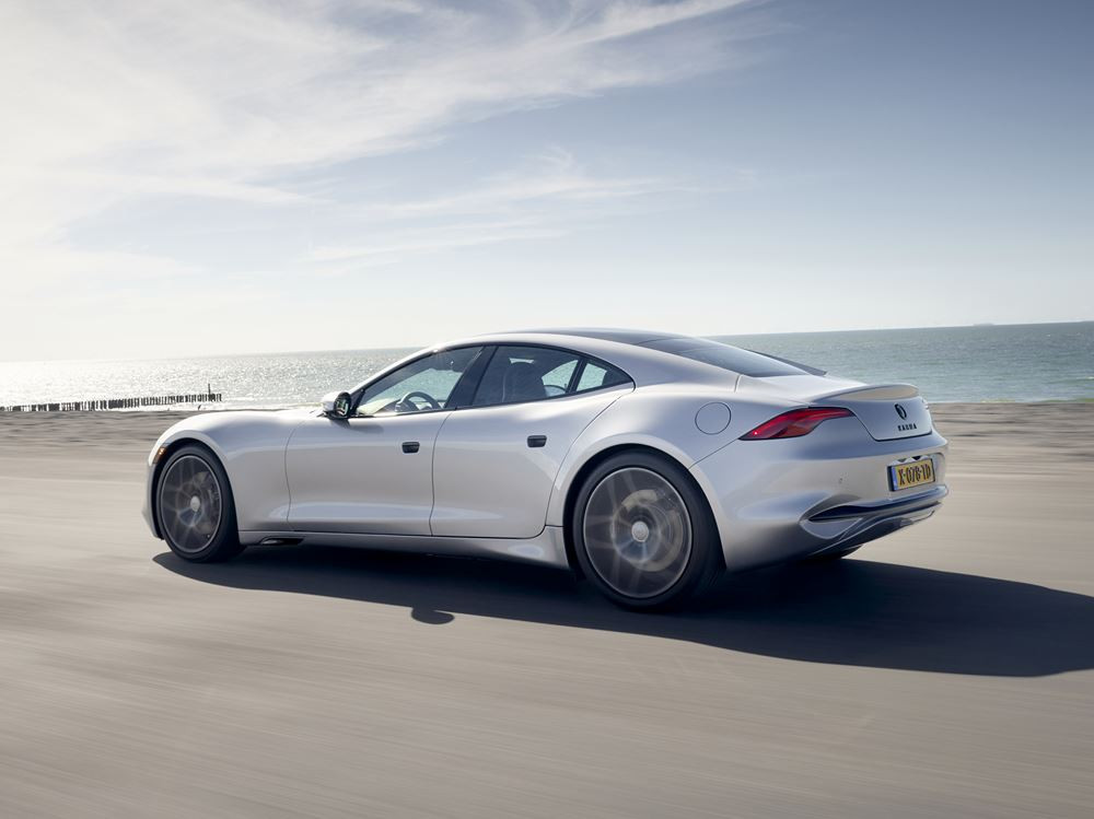 La berline sportive Karma Revero électrique à prolongateur d'autonomie fournit 536 ch et 746 Nm de couple