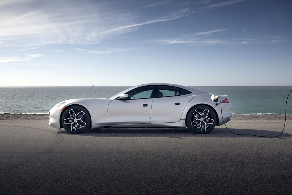 La berline sportive Karma Revero électrique à prolongateur d'autonomie fournit 536 ch et 746 Nm de couple