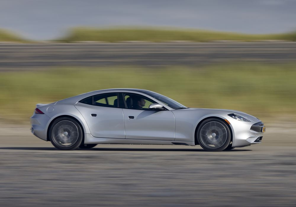 La berline sportive Karma Revero électrique à prolongateur d'autonomie fournit 536 ch et 746 Nm de couple