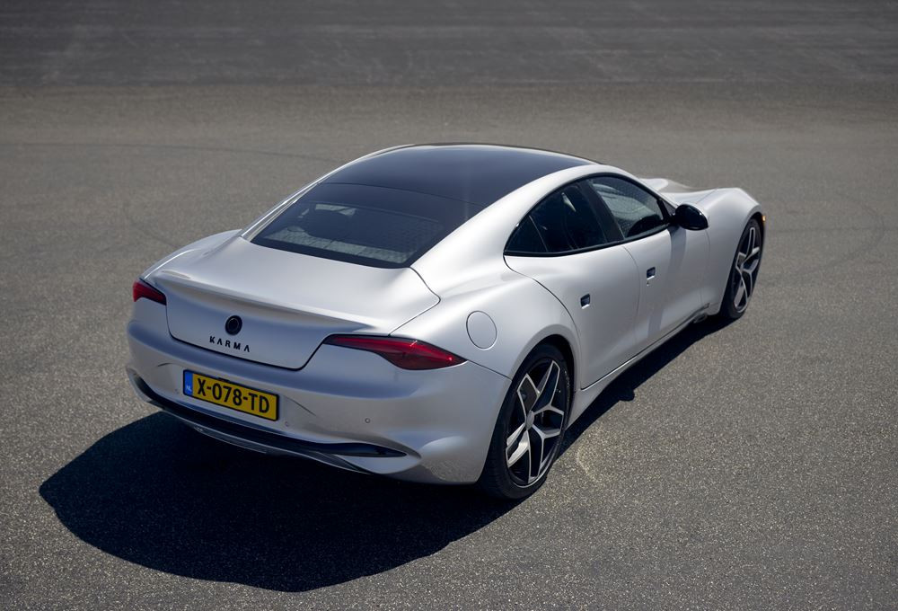 La berline sportive Karma Revero électrique à prolongateur d'autonomie fournit 536 ch et 746 Nm de couple