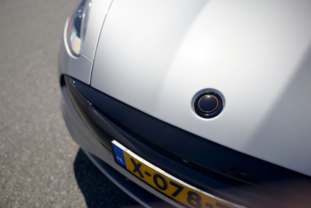 La berline sportive Karma Revero électrique à prolongateur d'autonomie fournit 536 ch et 746 Nm de couple