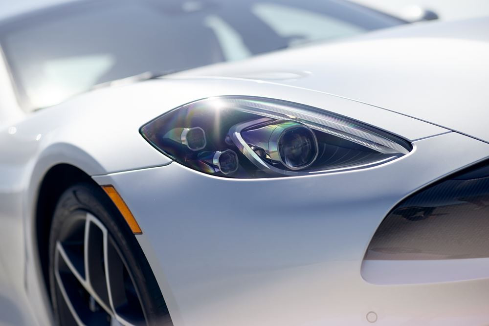 La berline sportive Karma Revero électrique à prolongateur d'autonomie fournit 536 ch et 746 Nm de couple