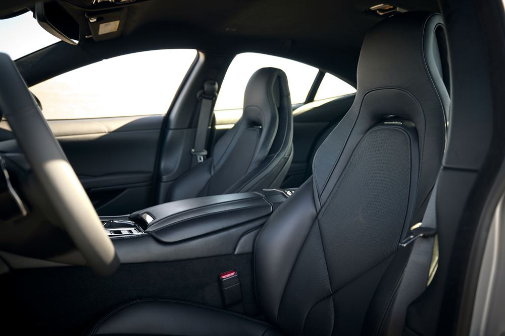 La berline sportive Karma Revero électrique à prolongateur d'autonomie fournit 536 ch et 746 Nm de couple