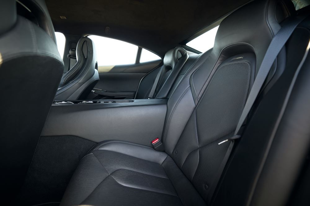 La berline sportive Karma Revero électrique à prolongateur d'autonomie fournit 536 ch et 746 Nm de couple