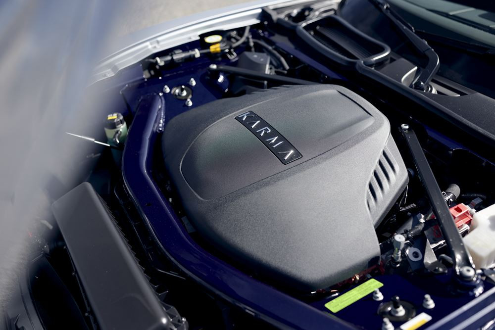 La berline sportive Karma Revero électrique à prolongateur d'autonomie fournit 536 ch et 746 Nm de couple