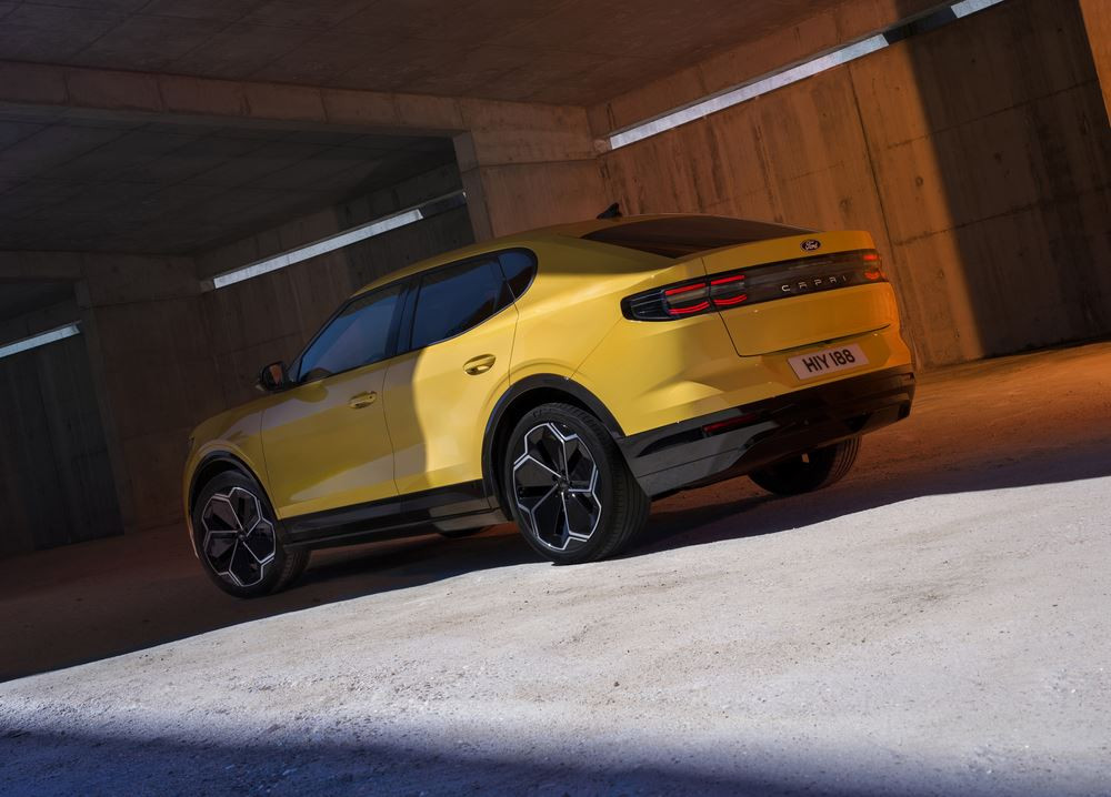 Le SUV coupé de taille intermédiaire à propulsion électrique Ford Capri en approche