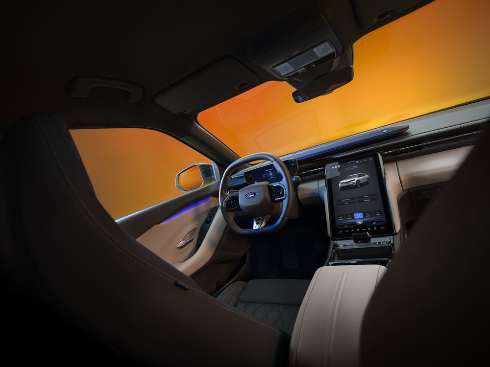 Le SUV coupé de taille intermédiaire à propulsion électrique Ford Capri en approche