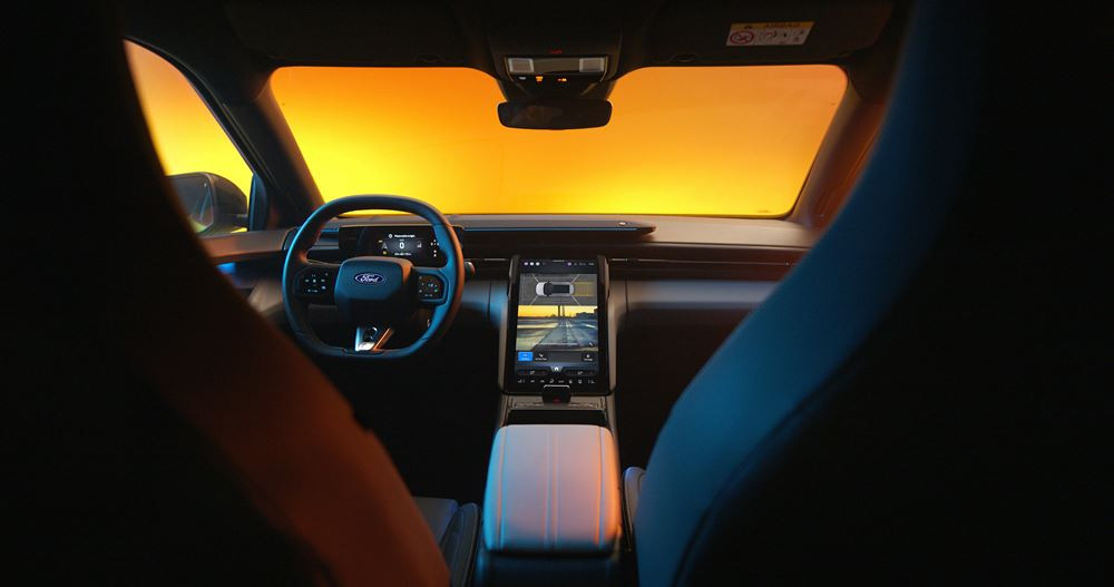 Le SUV coupé de taille intermédiaire à propulsion électrique Ford Capri en approche