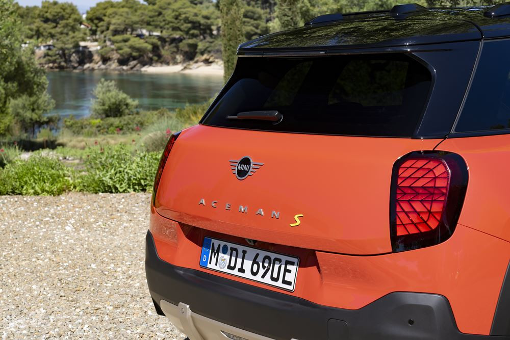 Le crossover urbain électrique Mini Aceman propose cinq places et un coffre de 300 litres