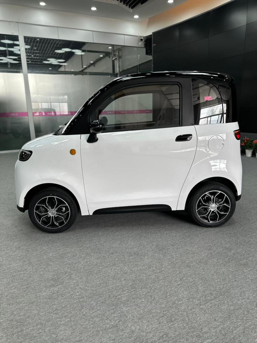 Simplici : un quadricycle électrique sans permis doté d'une autonomie jusqu'à 120 km