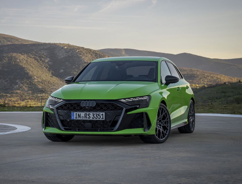 Le modèle compact sportif haut de gamme Audi RS 3 Sportback s'offre une mise à jour