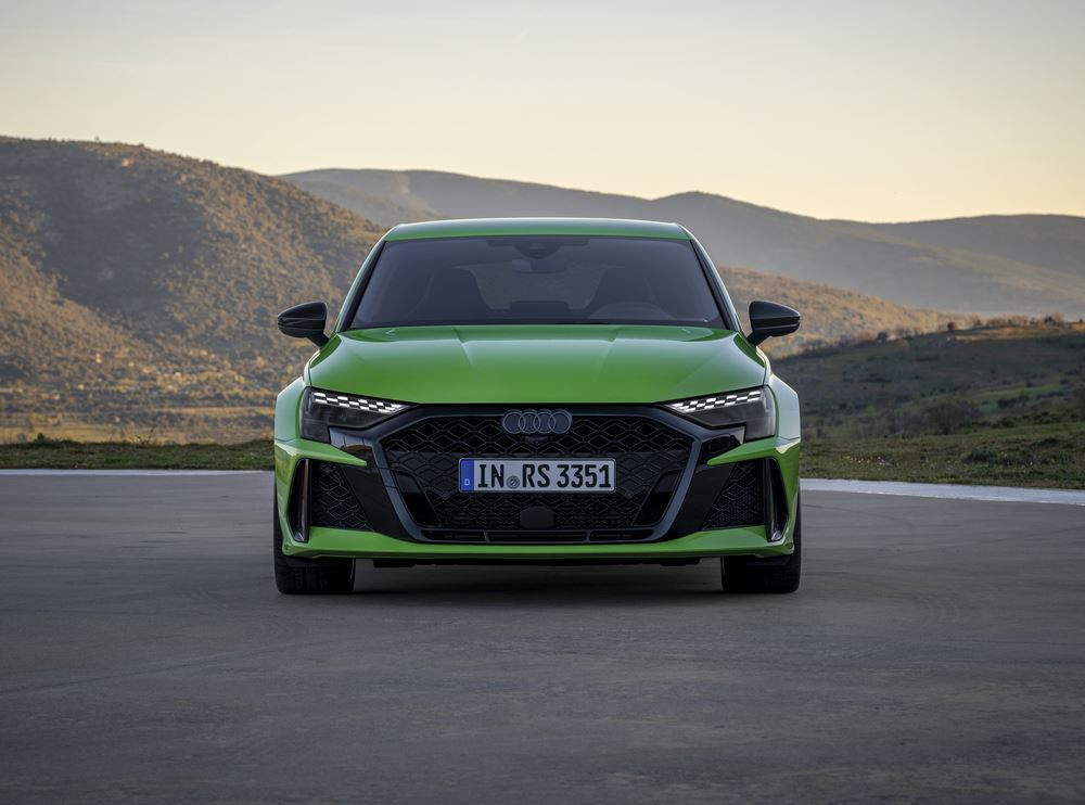 Le modèle compact sportif haut de gamme Audi RS 3 Sportback s'offre une mise à jour